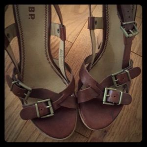 No wedge sandals